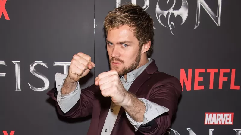 芬恩·琼斯（Finn Jones）承认铁拳批评，旨在证明怀疑者是错误的