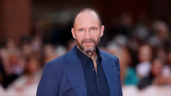 Ralph Fiennes đóng vai trò là Tổng thống Snow trong The Hunger Games: Sunrise on the Reaping